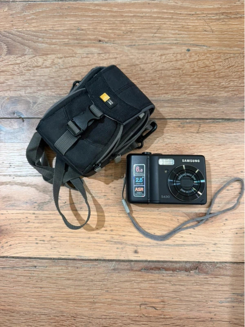 Vtg Samsung S630 6.0MP Digicam - Black (Includes Case Logic Pouch & Strap)
